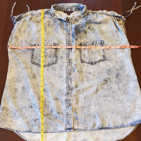 🍂✨️🍁 Rock & Republic button down denim shirt. Size XXL. Soft and comfortable. - Picture 5 of 9